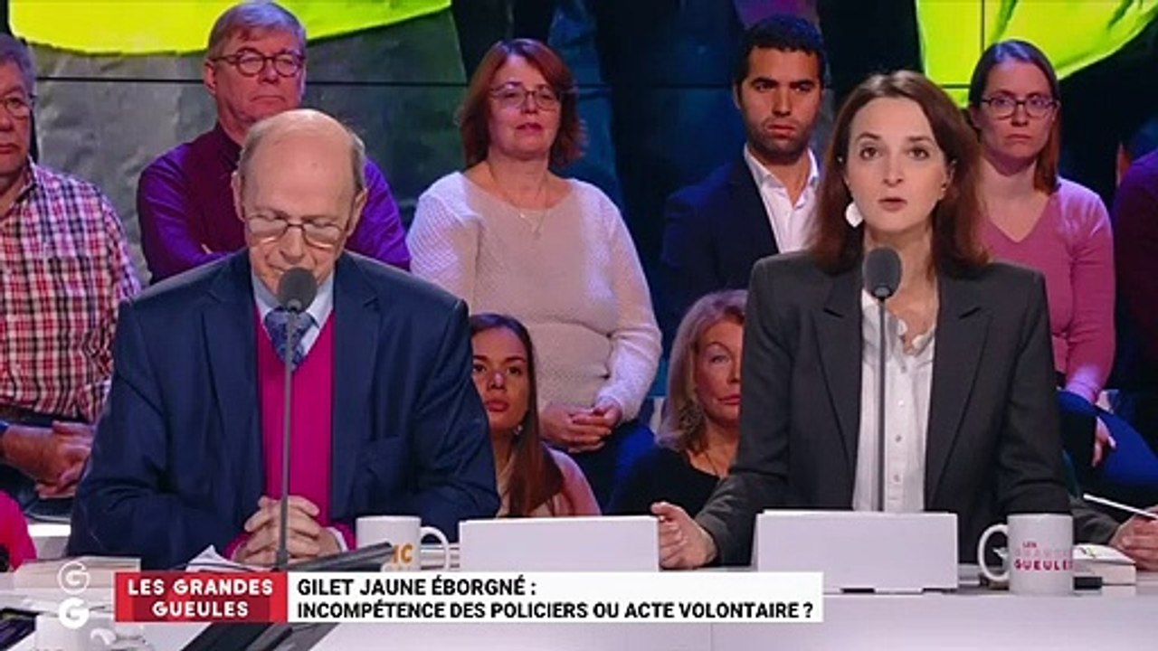 "Au lieu de verser des larmes de crocodile devant Les Miserables, Emmanuel Macron devrait rencontrer les 25 gilets jaunes éborgnés !!"