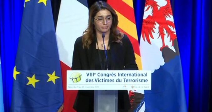 Babasının PKK saldırısında kaybeden TRT muhabiri Terör Kurbanları Kongresi'nin kapanış manifestosunu gözyaşları içinde okudu