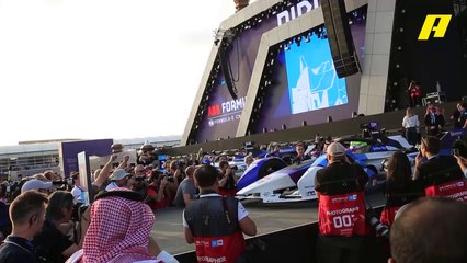احتفالات كبيرة للفائزين في سباق فورمولا إي الدرعية
