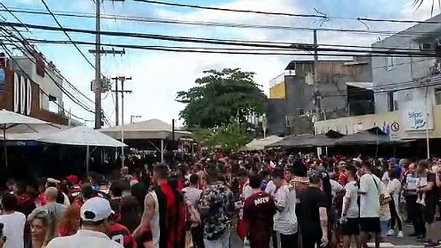 Torcedores vibram com inicio do jogo do Fla