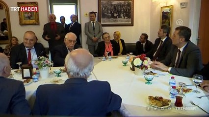 Milli Eğitim Bakanı Selçuk, huzurevindeki öğretmenleri unutmadı