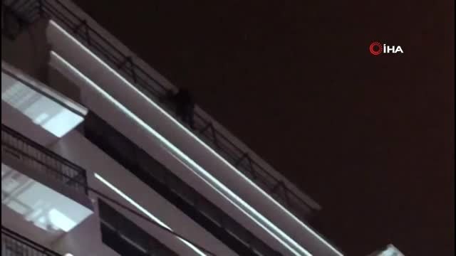 Kız arkadaşıyla problem yaşayan genç 7'inci kata çıkarak atlamak istedi