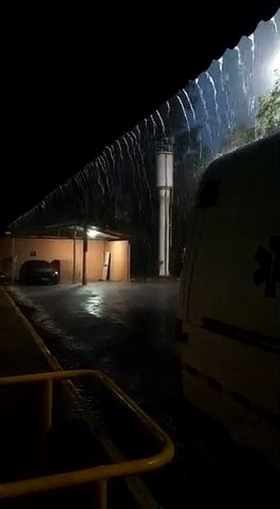 Temporal atinge a cidade de Anchieta