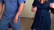 Quand un médecin et une femme enceinte font une petite danse avant l'accouchement !