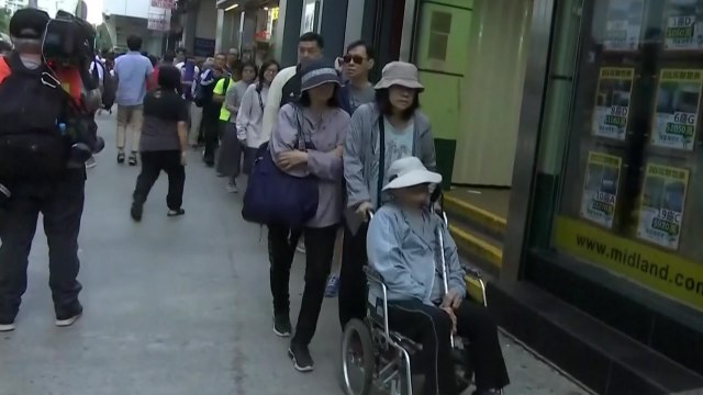 홍콩 구의원 선거 순조롭게 진행...시위 사태 분수령 / YTN