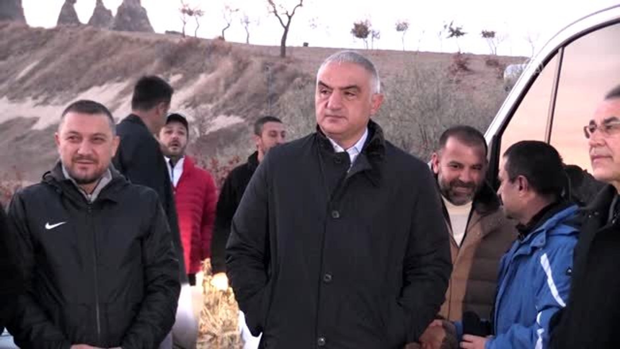 Kültür ve Turizm Bakanı Ersoy, Kapadokya'yı gökyüzünden seyretti