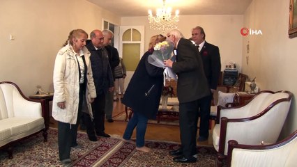 86 yaşındaki öğretmene öğrencilerinden vefa