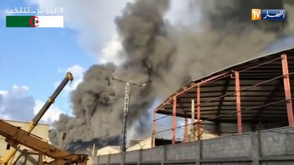 بومرداس:  حريق مهول في مصنع للولاعات بحمادي
