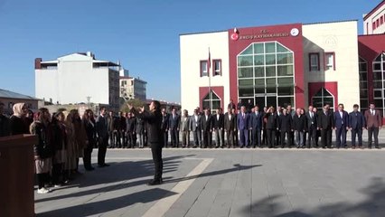 Erciş'te depremde şehit olan öğretmenler kabirleri başında anıldı