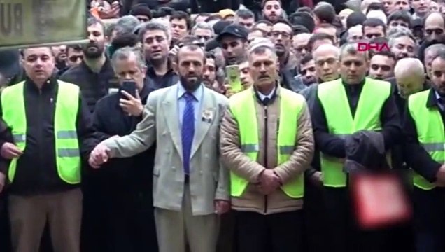 'Sahte Peygamber'in cenazesinde dikkat çeken görüntü! Kendilerinden geçtiler