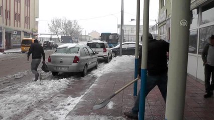 Kar yağışı hayatı olumsuz etkiliyor