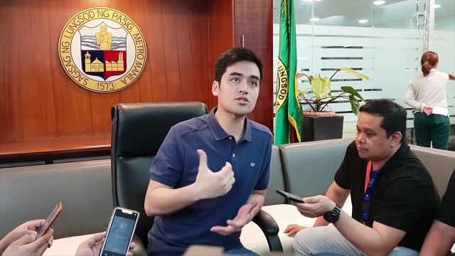 Vico Sotto unboxes Pamaskong Handog for Pasigueños
