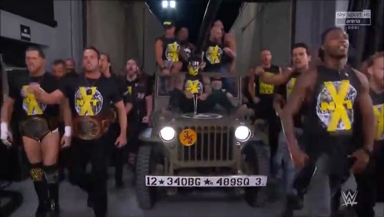 (ITA) RAW e NXT invandono SmackDown (WWE SMACKDOWN 22/11/2019)