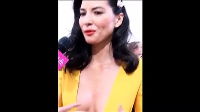 Un cameraman surpris par l'actrice Olivia Munn
