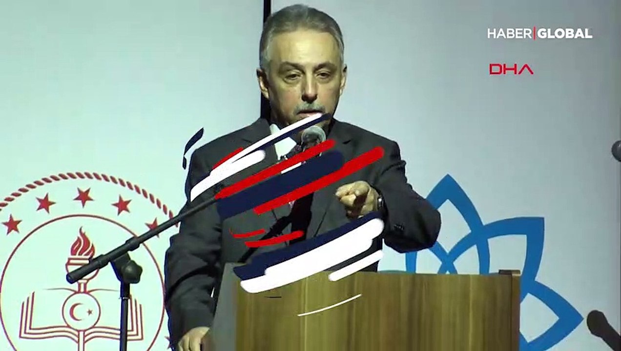 Validen bacak bacak üstüne atan öğretmene uyarı: Öğretmen gibi otur