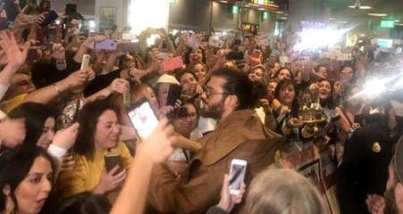 İspanya'da Can Yaman izdihamı! Binlerce kişi karşıladı