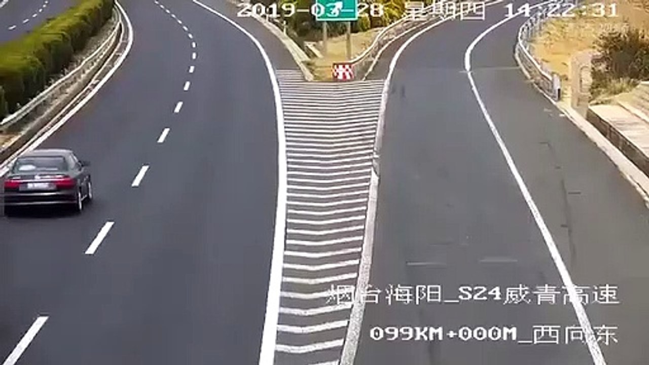 Condutor comete uma infração muito grave na autoestrada e segue a sua vida!