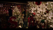LAST CHRISTMAS - Clip de la Película - Kate muestra a Tom su artículo favorito