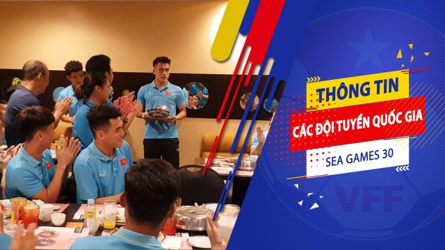 U22 Việt Nam chúc mừng sinh nhật Bùi Tiến Dụng tại Philippines | VFF Channel