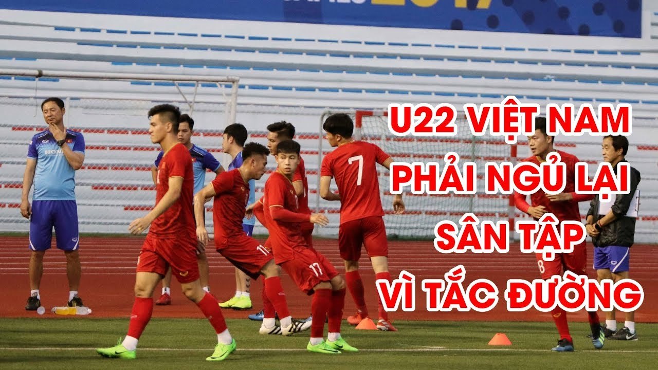 Thầy trò HLV Park Hang Seo phải ngủ lại sân tập trước trận gặp Brunei vì tắc đường