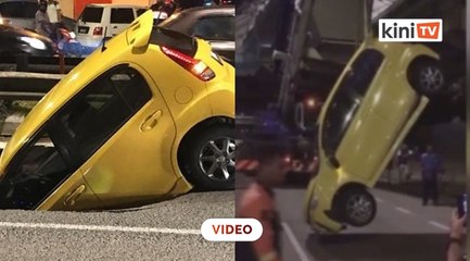 Video MyVi terperosok diangkat dari lubang
