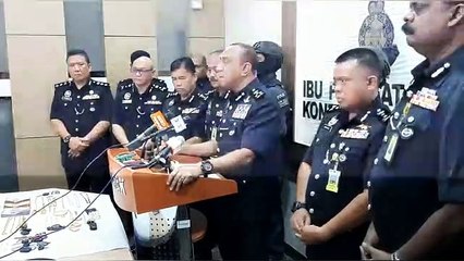 Descargar video: Police raid illegal drug lab in Klebang, Perak