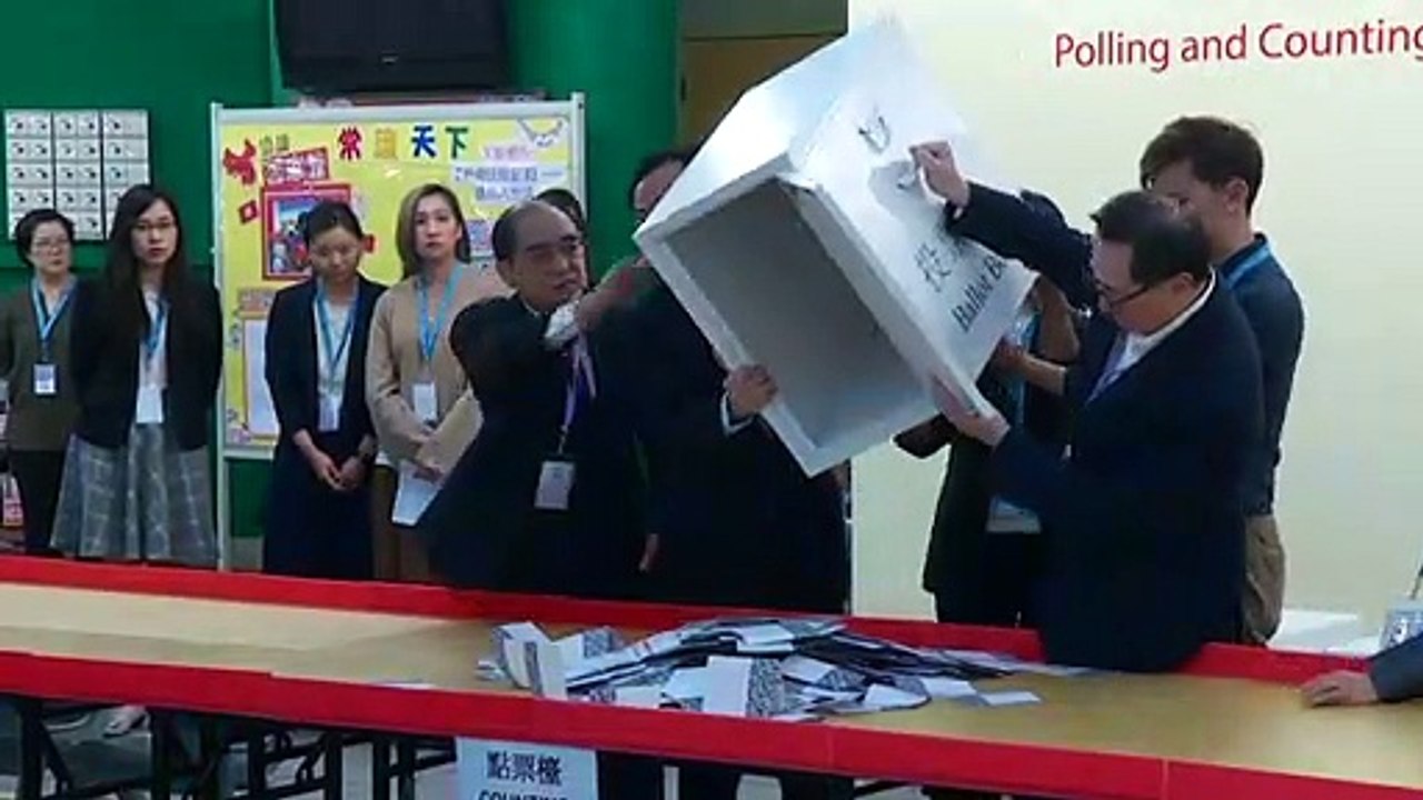 Triumph für demokratie-bewegung bei kommunalwahl in hongkong