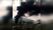 İzmir fabrika alev alev yandı, duman gökyüzünü kapladı - yeniden