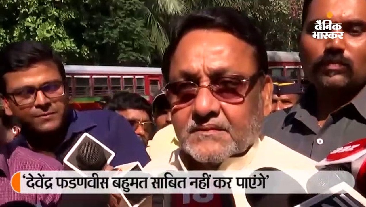 बाबा रामदेव की एक महिला के साथ फोटो सोशल मीडिया...