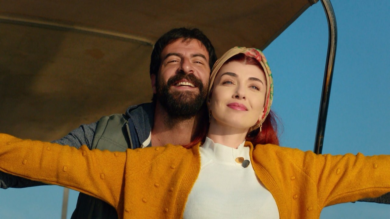 Kuzey Yıldızı İlk Aşk 11. Bölüm Teknede Aşk Başkadır