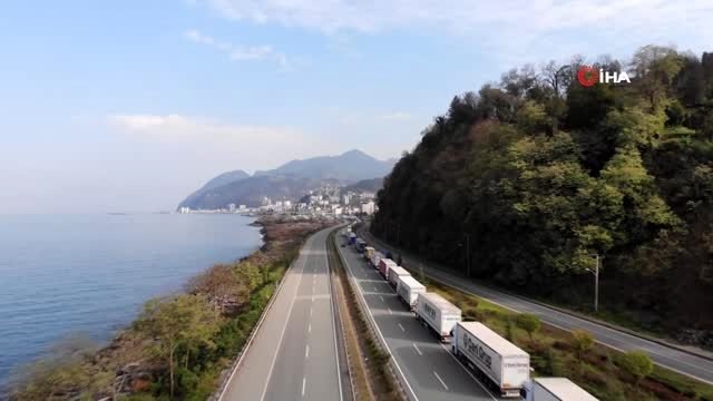 Sarp Sınır Kapısı'nda kilometrelerce TIR kuyruğu oluştu