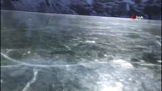 Sıcaklık eksi 17'yi gördü, göller buz pistine dönüştü