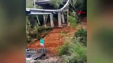 İtalya'da sel nedeniyle çöken viyadüğün görüntüleri