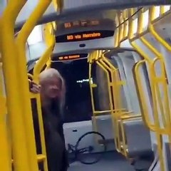 Ce monsieur s'est amusé à monter en vélo dans un métro