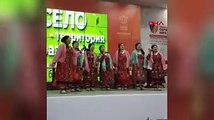 Müzik grubu 'Babuşki' şarkı söylerken herkes Başkan'ın dansına kitlendi