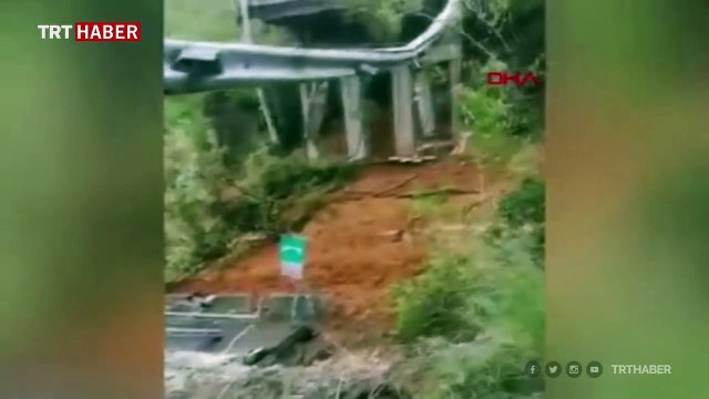 İtalya’da sel suları viyadük çökertti