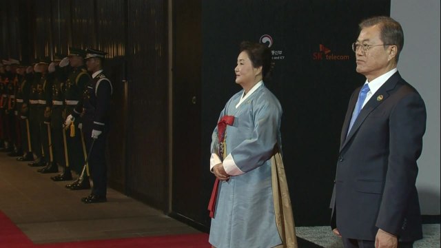 한-아세안 정상회의 개막...문 대통령, 각국 정상들 맞이 / YTN