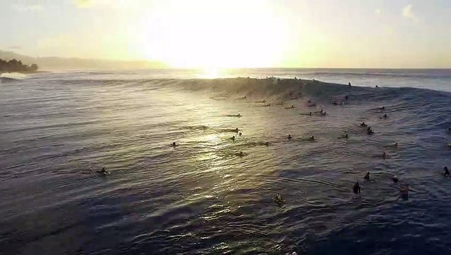Epic Pipeline Barrels and Wipeouts Pre-Thanksgiving