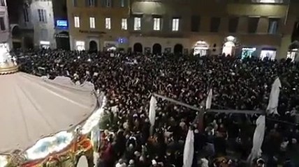Perugia, il Pd- Migliaia in piazza a cantare Bella Ciao (24.11.19)