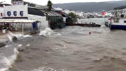Bodrum'da fırtına etkili oluyor