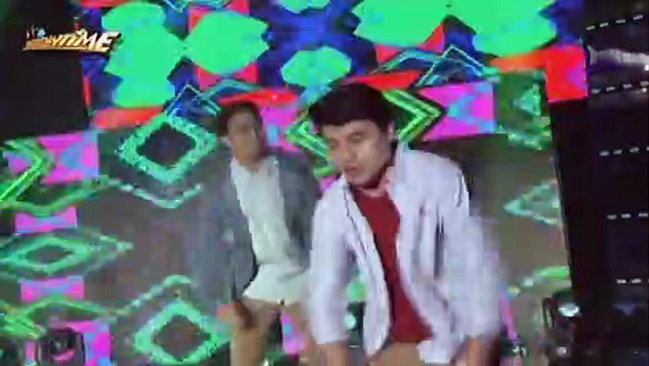 Mapapaindak ang puso mo sa kilig sa astig na moves ng Hashtag