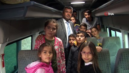 Belediye başkanı öğrenci servisinde gönüllü şoförlük yapıyor