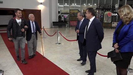 Emekli öğretmenler akşam yemeğinde bir araya geldi