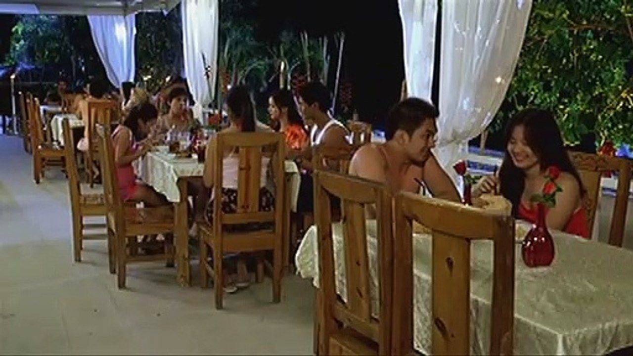 Girlfriend duties na nga ba ang ginagawa ni Pinang para kay Phil?