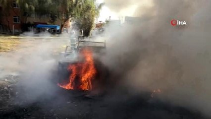 Aksaray'da iki hurda araç alev alev yandı