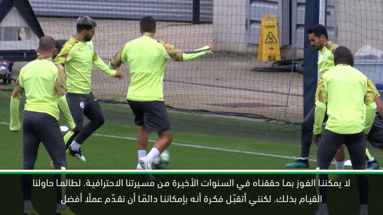 كرة قدم: الدوري الممتاز: كرة القدم تتعلّق بالال...