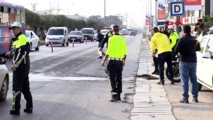 Adana-kamyonet çarptı, otomobil ezdi