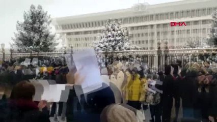 Kırgızistan'da halk, yolsuzluk karşıtı protesto düzenledi