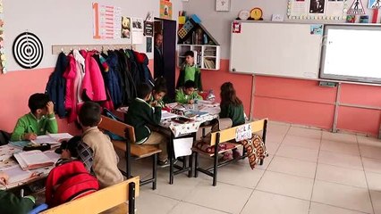 "Karton kamera"yla çekim yapan Abdulselam, profesyonel kamerayla tanıştı