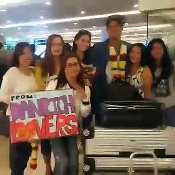 DanRich, sinalubong ng kanilang fans sa kanilang pagdating sa Singapore